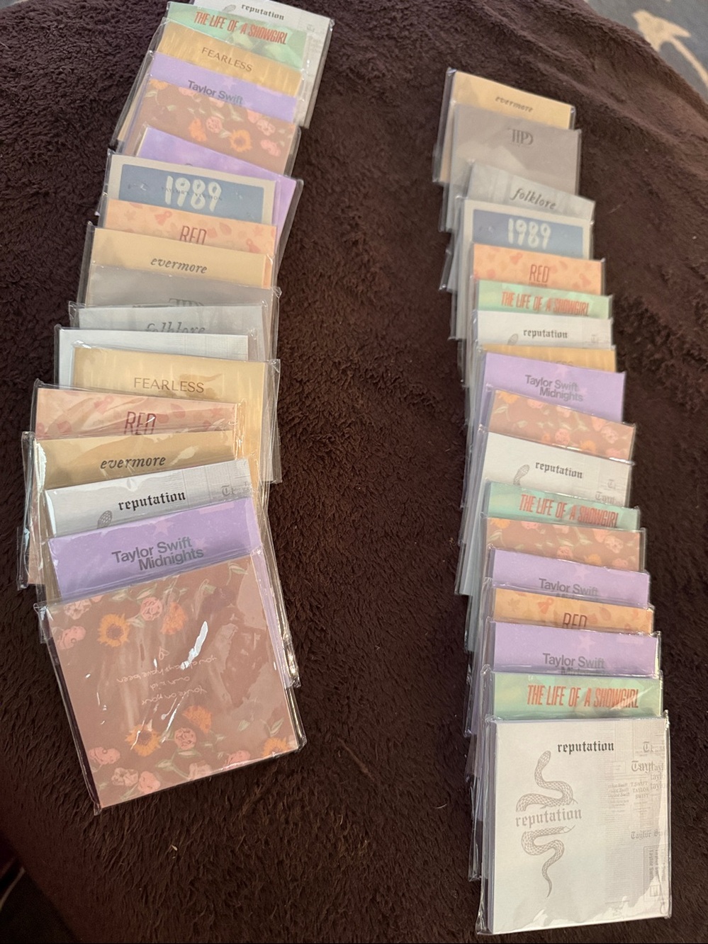 Set of 18 Taylor Swift-themed 3”x3” sticky note pads (some duplicates) - NEW